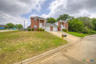 723 Woodcrest Cir, New Braunfels, TX 78130 - Photo 4