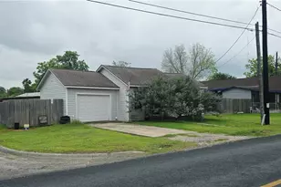 1801 Pleasant Green Dr, Victoria, TX 77905 - Photo 2
