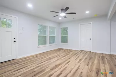 1412 E Avenue D, Temple, TX 76501 - Photo 6