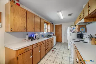 123 & 125 6th St, Vanderbilt, TX 77991 - Photo 16