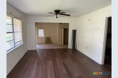 1102 N Houston, Cameron, TX 76520 - Photo 2