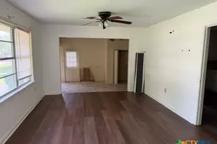 1102 N Houston, Cameron, TX 76520 - Photo 2