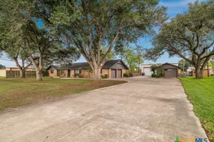 906 Mead Rd, Victoria, TX 77904 - Photo 1