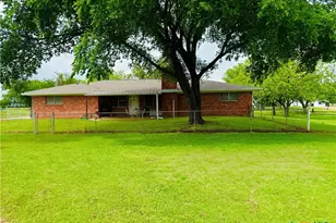 139 College Ave, Oglesby, TX 76561 - Photo 32