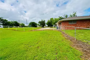 139 College Ave, Oglesby, TX 76561 - Photo 30
