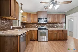 303 N Milam St, Rogers, TX 76569 - Photo 6