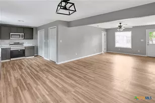 2005 Navidad St, Victoria, TX 77901 - Photo 8