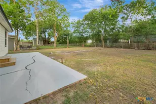2005 Navidad St, Victoria, TX 77901 - Photo 30