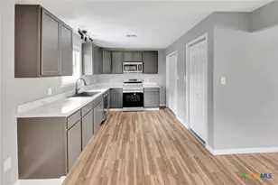 2005 Navidad St, Victoria, TX 77901 - Photo 12