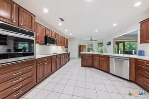 51 Hunters Pt Dr, New Braunfels, TX 78132 - Photo 12
