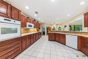 51 Hunters Pt Dr, New Braunfels, TX 78132 - Photo 12