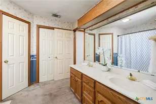 233 Hilltop Dr, Seguin, TX 78155 - Photo 10