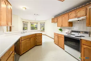233 Hilltop Dr, Seguin, TX 78155 - Photo 6