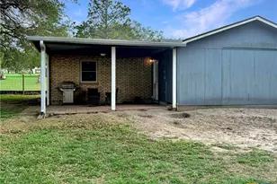 821 S Mill St, Flatonia, TX 78941 - Photo 16