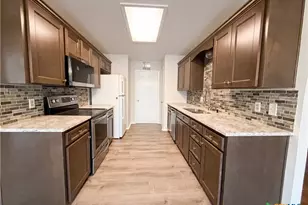 203 W Hogan Dr, Copperas Cove, TX 76522 - Photo 2