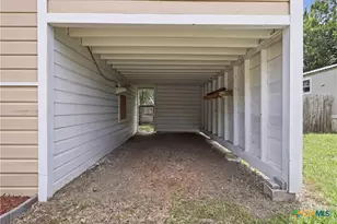 1605 E Mistletoe Ave, Victoria, TX 77901 - Photo 4