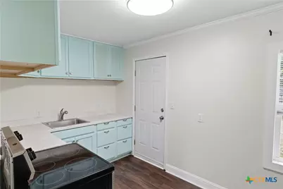1605 E Mistletoe Avenue, Victoria, TX 77901 - Photo 6