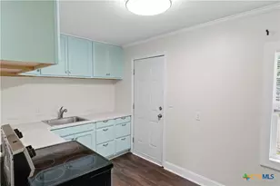 1605 E Mistletoe Ave, Victoria, TX 77901 - Photo 6