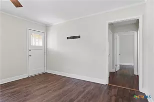 1605 E Mistletoe Ave, Victoria, TX 77901 - Photo 12