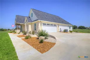 110 Lake Village Rd, Seguin, TX 78155 - Photo 4