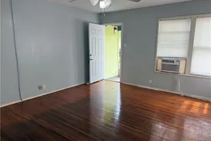 1604 E Mistletoe Ave, Victoria, TX 77901 - Photo 12