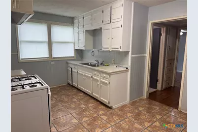 1604 E Mistletoe Avenue, Victoria, TX 77901 - Photo 6