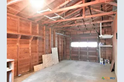 555 N Union Avenue, New Braunfels, TX 78130 - Photo 24