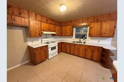 555 N Union Avenue, New Braunfels, TX 78130 - Photo 6