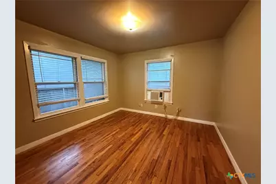555 N Union Avenue, New Braunfels, TX 78130 - Photo 12