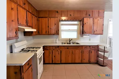 555 N Union Avenue, New Braunfels, TX 78130 - Photo 14