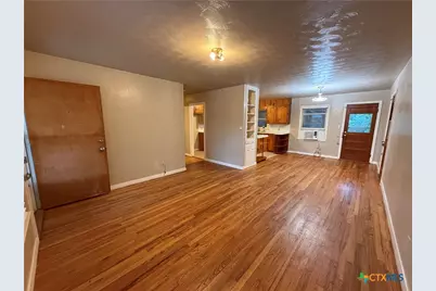 555 N Union Avenue, New Braunfels, TX 78130 - Photo 2
