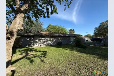 113 Bonham Street, Port Lavaca, TX 77979 - Photo 2