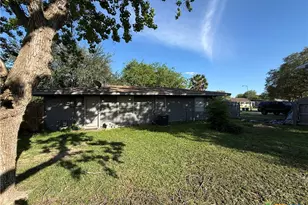 113 Bonham St, Port Lavaca, TX 77979 - Photo 2
