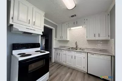 113 Bonham Street, Port Lavaca, TX 77979 - Photo 10