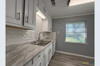 113 Bonham Street, Port Lavaca, TX 77979 - Photo 8