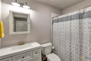 180 Colake Dr, Victoria, TX 77905 - Photo 10