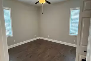 209 Haller St, Yoakum, TX 77995 - Photo 10
