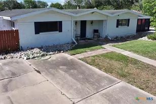 2221 McPherson Dr, Port Lavaca, TX 77979 - Photo 2