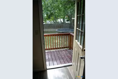 633 S Commerce Street, Lockhart, TX 78644 - Photo 18