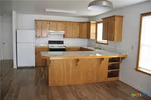 633 S Commerce St, Lockhart, TX 78644 - Photo 12