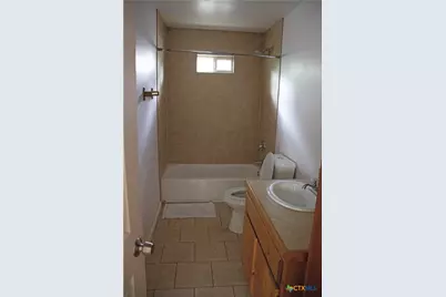 633 S Commerce Street, Lockhart, TX 78644 - Photo 20