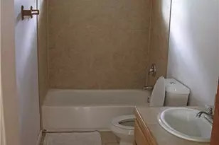 633 S Commerce St, Lockhart, TX 78644 - Photo 20
