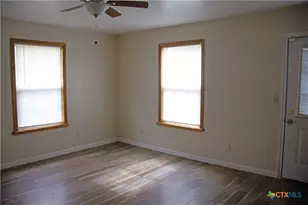 633 S Commerce St, Lockhart, TX 78644 - Photo 22
