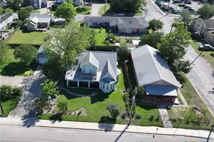 207 S Commerce St, Port Lavaca, TX 77979 - Photo 2