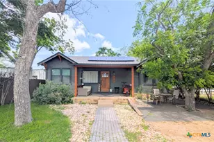 635 E Camp St, New Braunfels, TX 78130 - Photo 4