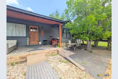 635 E Camp Street, New Braunfels, TX 78130 - Photo 2
