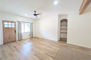 635 E Camp St, New Braunfels, TX 78130 - Photo 2