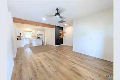 635 E Camp Street, New Braunfels, TX 78130 - Photo 18