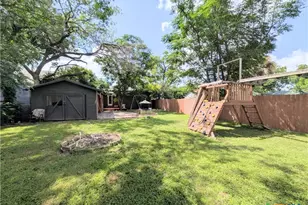 635 E Camp St, New Braunfels, TX 78130 - Photo 16