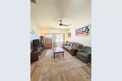 635 E Camp Street, New Braunfels, TX 78130 - Photo 32